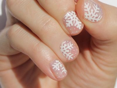 #SnowflakeNails: Ιδέες για μανικιούρ εμπνευσμένα από τα χιόνια