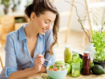 Διατροφικά tips για να επανέλθουμε στο σύνηθες βάρος μας μετά τις διακοπές των Χριστουγέννων