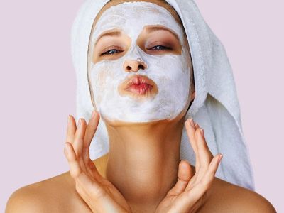 Μία αποτελεσματική και εύκολη σπιτική μάσκα πήλινγκ για το πρόσωπο