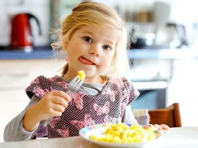 Δέκα μύθοι για την παιδική διατροφή που πρέπει να γνωρίζετε (vid)
