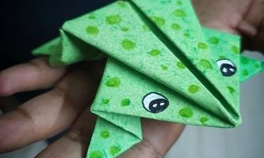 Πώς να φτιάξετε ένα χαριτωμένο βάτραχο από χαρτί (pics+vid)