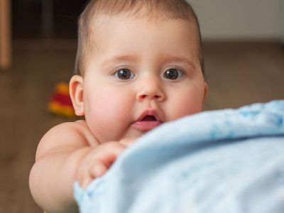 Τι μπορεί και πρέπει να κάνει ένα βρέφος στους 10 μήνες;