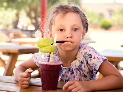 Δέκα υπέροχα και άκρως δυναμωτικά smoothies για παιδιά (pics)
