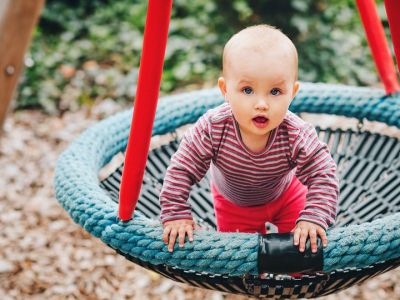 Τι πρέπει να κάνουν τα παιδιά από 9 έως 12 μηνών