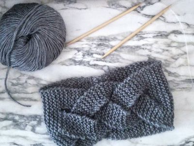 DIY: Φτιάξτε πλεκτές κορδέλες για το κεφάλι - Δείτε πώς (vid & pics)