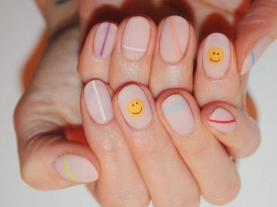 Τα μανικιούρ της εβδομάδας έχουν ως βάση το nude. Και θα τα λατρέψεις