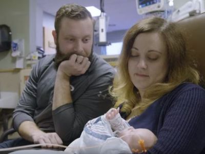 Benjamin το μωρό «θαύμα» - Υγιέστατο μωράκι γεννήθηκε από μητέρα με μεταμοσχευμένη μήτρα (vid)