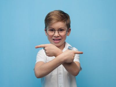 Δραστηριότητες αμφιπλευρικότητας: Πώς θα μάθει το παιδί σας πού είναι το δεξί & πού το αριστερό