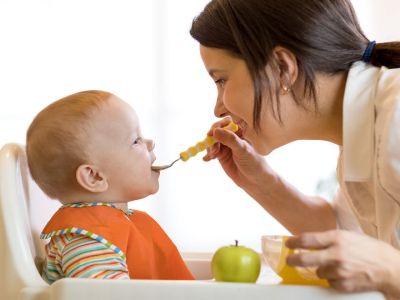Φρουτόκρεμες: Σπιτικές συνταγές για μωρά 6 μηνών (vid)