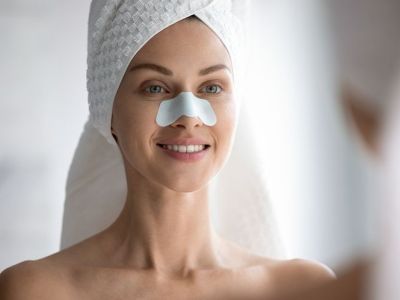 9 τρόποι για να απαλλαγείτε από τα μαύρα στίγματα στη μύτη σας με φυσικά υλικά (vid)