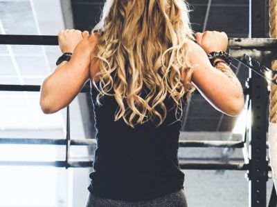 Μαλλιά μετά το γυμναστήριο: 5 λύσεις που θα σε σώσουν