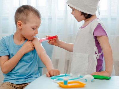 Τι να κάνετε όταν το παιδί σας παίζει σκοτεινό δωμάτιο ή τον γιατρό