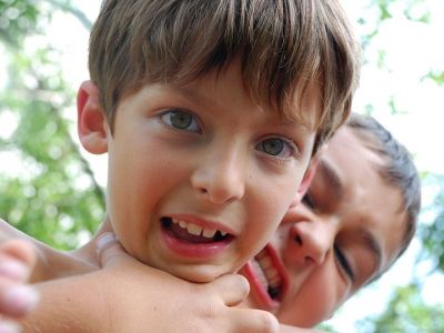 Επιθετικό παιδί: Πέντε τρόποι για να αντιμετωπίσετε την παιδική επιθετικότητα (pics+vid)