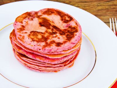 Φαγητό για παιδιά: Φούξια pancakes από παντζάρι (vid)