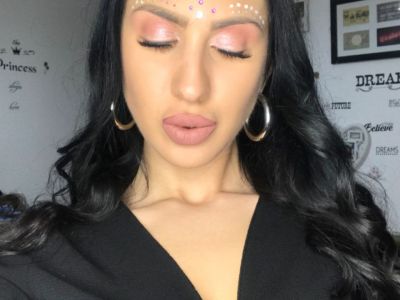 Stick-on gems: ο πιο cool τρόπος να διακοσμήσεις το πρόσωπό σου τις Απόκριες