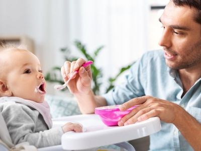 Πέντε «dos» & «don’ts» για την εισαγωγή των στερεών τροφών στη διατροφή του μωρού (vid)