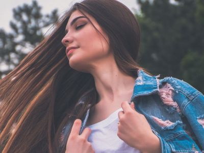 Είσαι άλουστη; 4 τρόποι για να μην το προσέξει κανείς