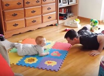 Μωρά μιμούνται τον μπαμπά τους και προσφέρουν άφθονο γέλιο (vid)