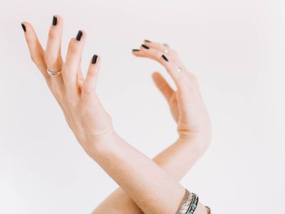 DIY μάσκα χεριών: Πώς θα ενυδατώσεις τα χέρια σου αυτές τις ημέρες