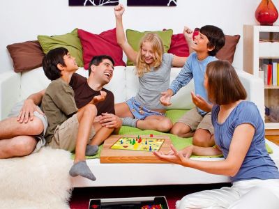 Δέκα παιχνίδια που μπορείτε να παίξετε με τα παιδιά στο σπίτι (vid)