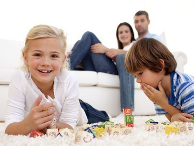 Κορονοϊός και παραμονή στο σπίτι: Πώς να είμαστε «εκεί» για τα παιδιά μας