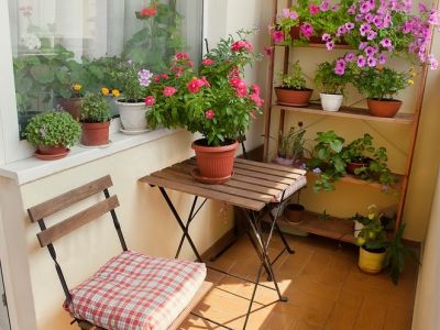 #Μένουμε_ Σπίτι: Έξυπνες ιδέες για να διακοσμήσετε τη μικρή βεράντα του σπιτιού σας (vid)