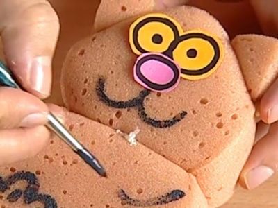 #Μένουμε_σπίτι: Δείτε τι μπορούν να φτιάξουν τα παιδιά με ένα σφουγγάρι (vids)