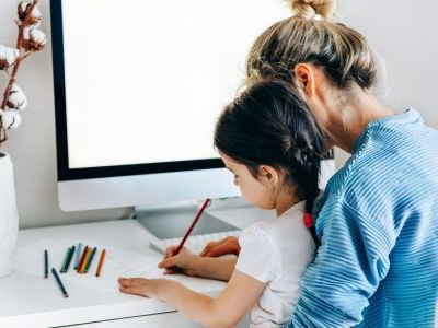 Πώς να εργαστείς από το σπίτι με τα παιδιά τριγύρω