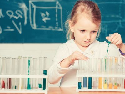 # Μένουμε_σπίτι: Δέκα πειράματα με νερό που θα συναρπάσουν τα παιδιά (vid)