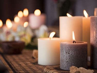 #Μένουμε_Σπίτι και φτιάχνουμε διακοσμητικά κεριά από κηρομπογιές - Δείτε πώς (vid)