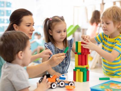 Κορονοϊός: Γιατί είναι σημαντική η διαμόρφωση νέας καθημερινής ρουτίνας για τα παιδιά στο σπίτι