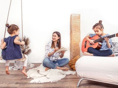 #Mένουμε_σπίτι: Αυτοσχέδια παιχνίδια που θα κερδίσουν το ενδιαφέρον των παιδιών (vid)