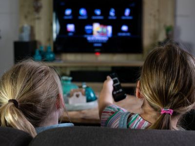 #Μένουμε_Σπίτι: Τι μπορείτε να δείτε με τα παιδιά σήμερα Μεγάλη Πέμπτη στην τηλεόραση;