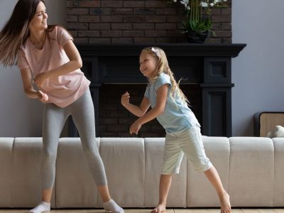 Γυμναστική για παιδιά: #Μένουμε_Σπίτι και γυμναζόμαστε... χορεύοντας (vid)