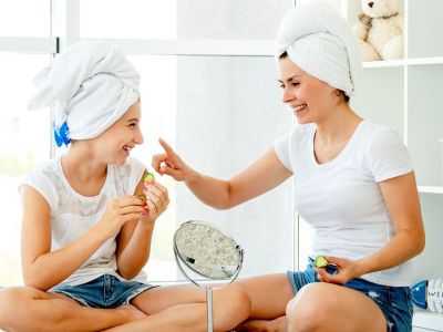 Εύκολες DIY μάσκες μαλλιών + θεραπείες για να ενυδατώσετε τα μαλλιά σας στο σπίτι