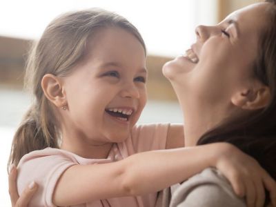 Παγκόσμια Ημέρα Γέλιου: Ποια τα οφέλη του γέλιου για τα παιδιά;
