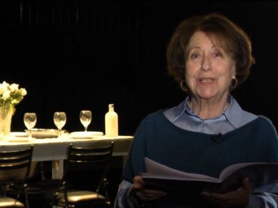 Ιστορίες για παιδιά: Η Αλίκη Αλεξανδράκη διαβάζει «Το γιασεμί, η ροδιά και η χαρουπιά»