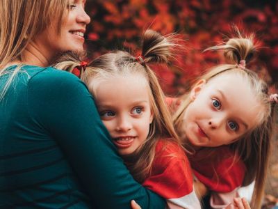 Μια μαμά εξομολογείται: «Ο κορονοϊός με βοήθησε να δεθώ με τα δίδυμα παιδιά μου»