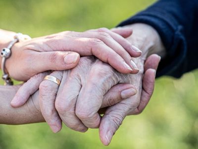 «Χρόνια πολλά γιαγιά για τη Γιορτή της Μητέρας - Σ' αγαπώ πολύ»