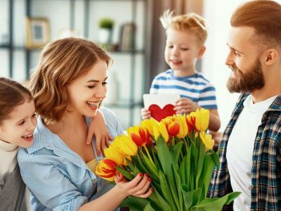 Γιορτή της Μητέρας: Πέντε πράγματα που μπορεί να κάνει ο μπαμπάς τη μέρα αυτή