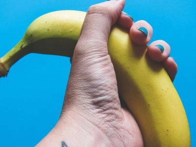 Όλα τα καλλυντικά οφέλη που κρύβει μέσα της η μπανάνα