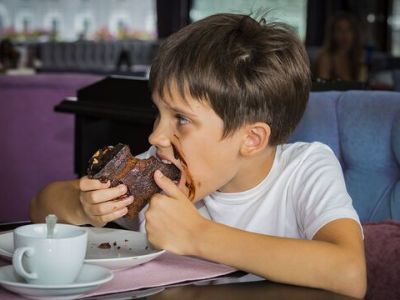 Πώς βοηθάμε το παιδί να χάσει κιλά με υγιεινό τρόπο;  (pics)