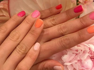 Ιδέες για μανικιούρ: Πώς να βάψεις τα νύχια σου αν έχεις κλείσει ραντεβού