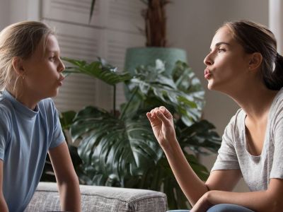 Τραυλισμός στα παιδιά: Αίτια, διάγνωση και αντιμετώπιση