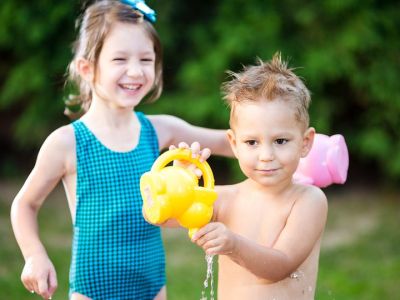 Αγίου Πνεύματος στο σπίτι; 5 παιχνίδια με νερό για να δροσιστείτε (pics)