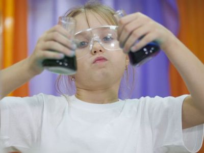 Έξι πειράματα που μπορούν να κάνουν τα παιδιά στο σπίτι (vid)