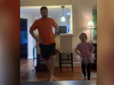 Υπέροχο! Μπαμπάς κάνει ασκήσεις μπαλέτου με την κόρη του στο σπίτι και γίνεται viral (vid)