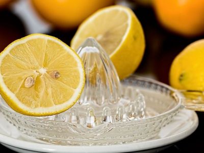 Κόβεις τα λεμόνια στη μέση; Σταμάτα άμεσα! Αυτός είναι ο σωστός τρόπος (photos)