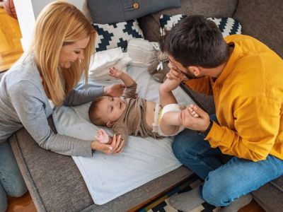 10 τρόποι που οι μπαμπάδες μπορούν να υποστηρίξουν τις νέες μαμάδες