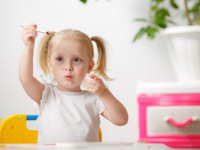 Εκπαιδευτικά κουίζ για μικρά παιδιά: Μαθαίνουν τα χρώματα και τα ζώα (vids)